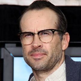 Jason Lee Headshot