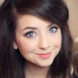 Zoe Sugg Headshot
