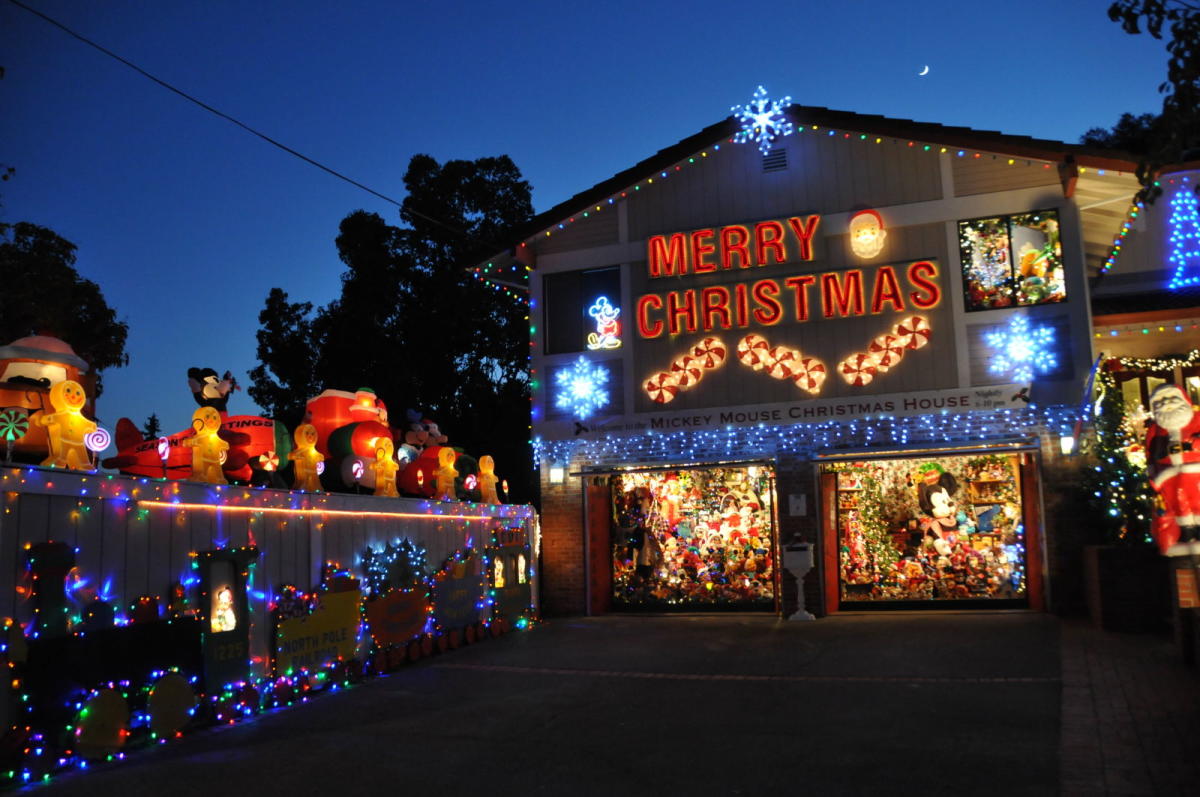 It's Lit, Come Thru Your Guide to Holiday Lights